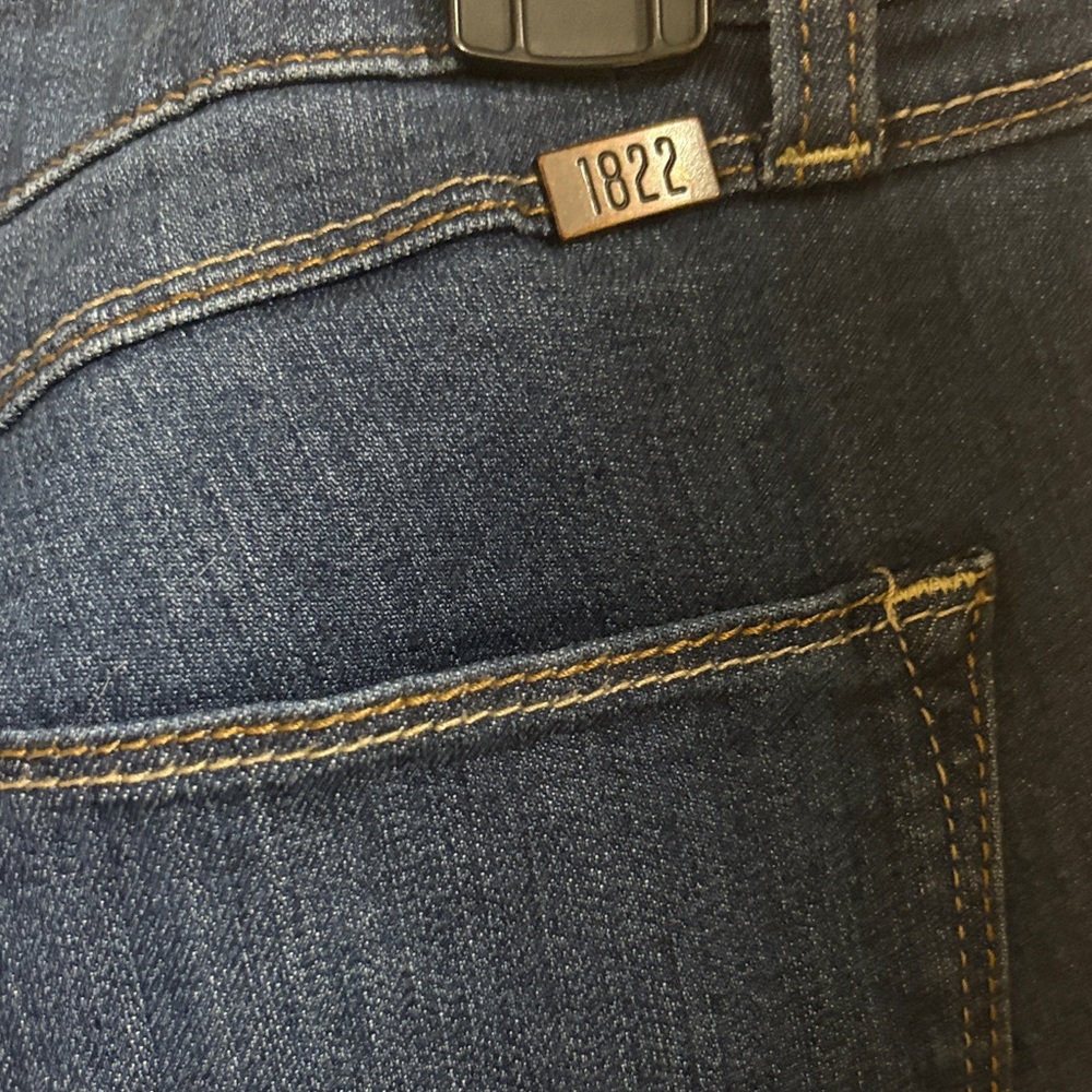 1822 Denim Dark Blue Capris - Picture 6 of 10